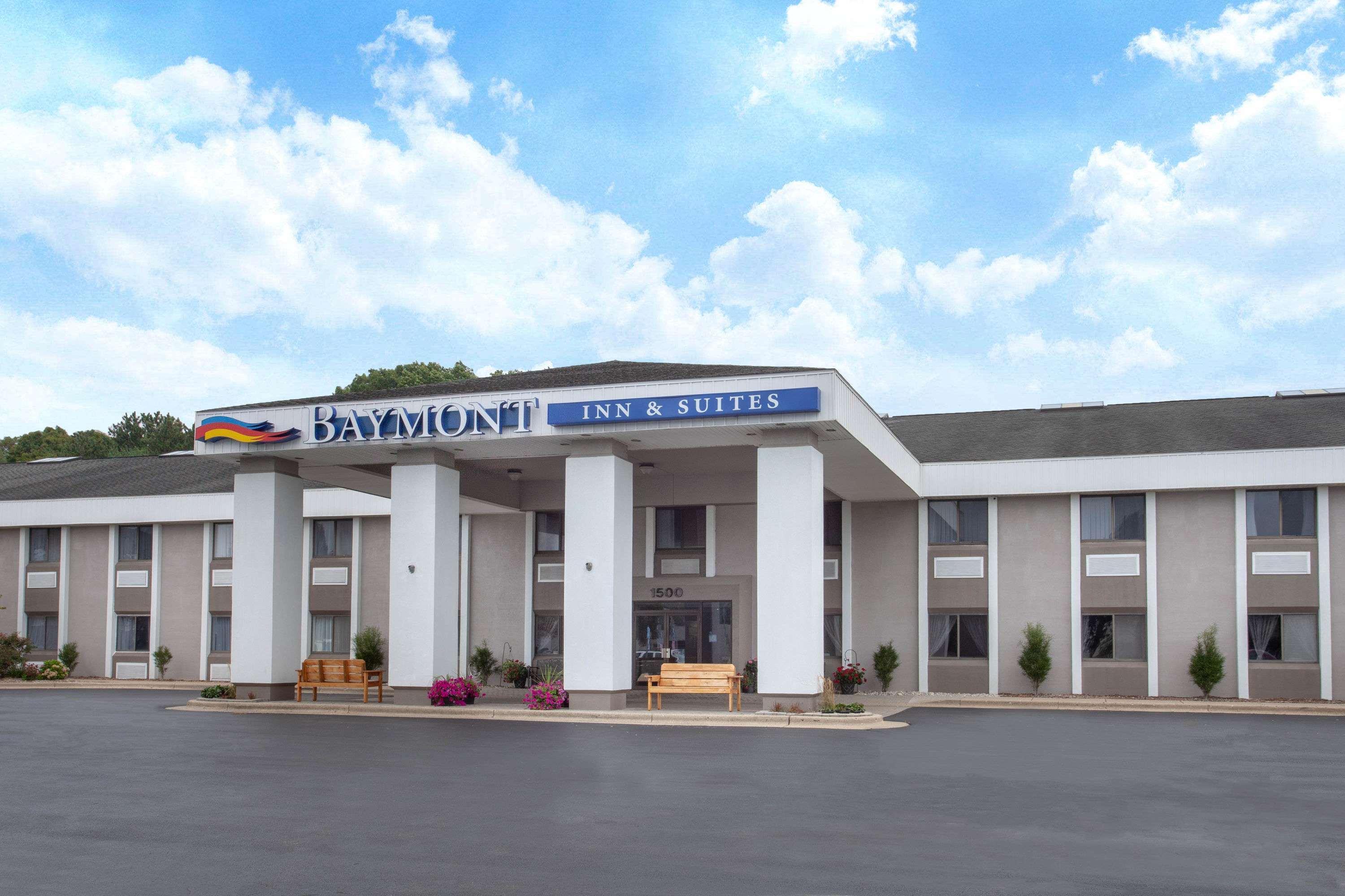 Baymont By Wyndham Grand Haven Motel Exterior photo
