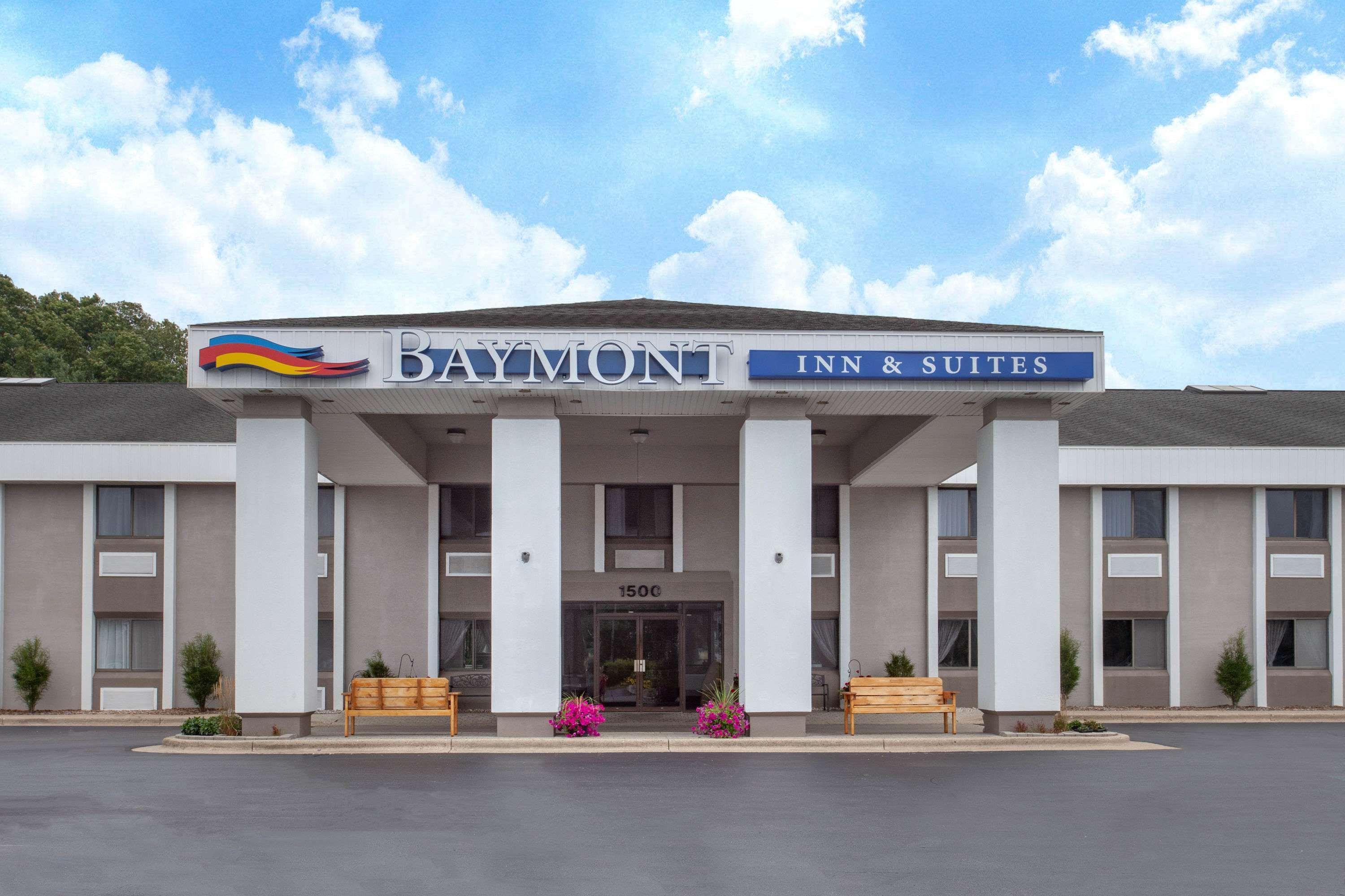 Baymont By Wyndham Grand Haven Motel Exterior photo