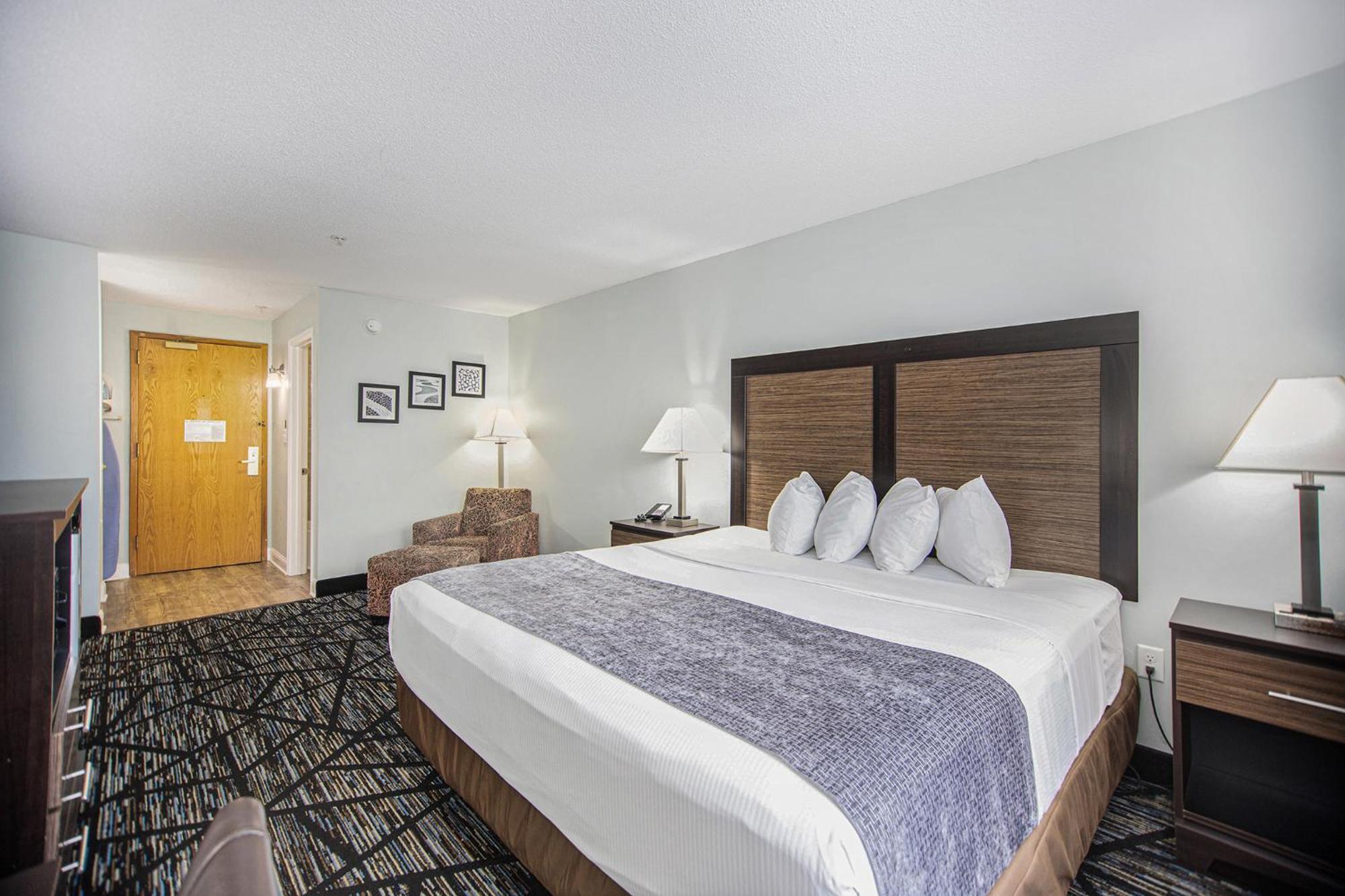 Baymont By Wyndham Grand Haven Motel Exterior photo