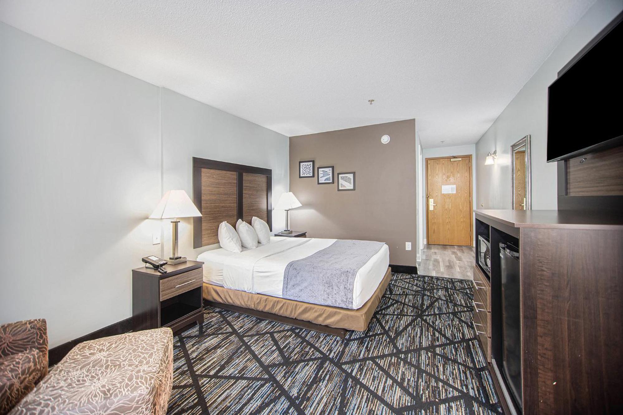 Baymont By Wyndham Grand Haven Motel Exterior photo