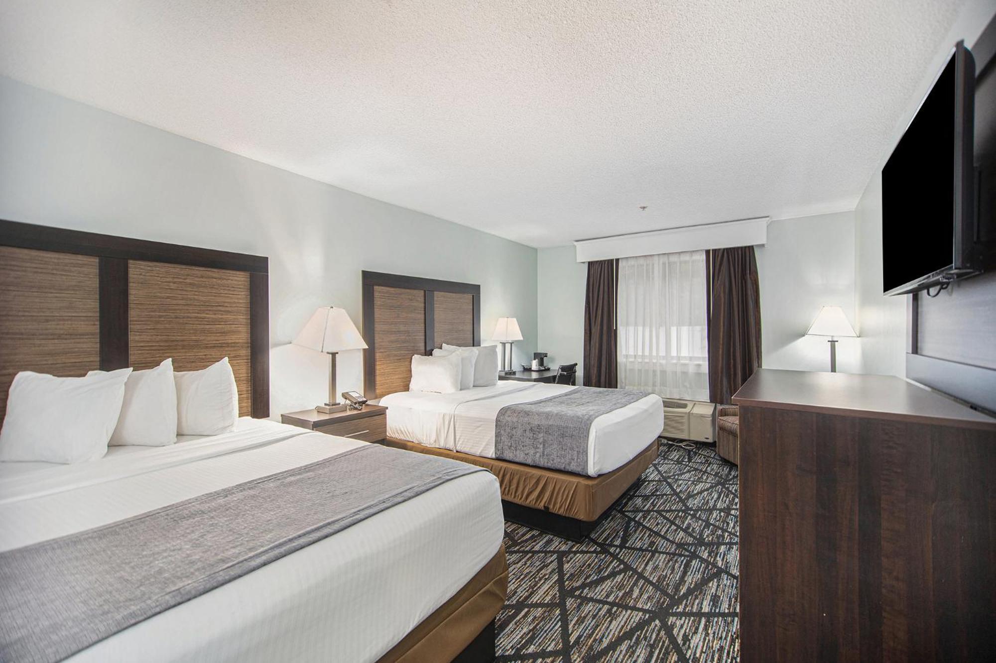 Baymont By Wyndham Grand Haven Motel Exterior photo