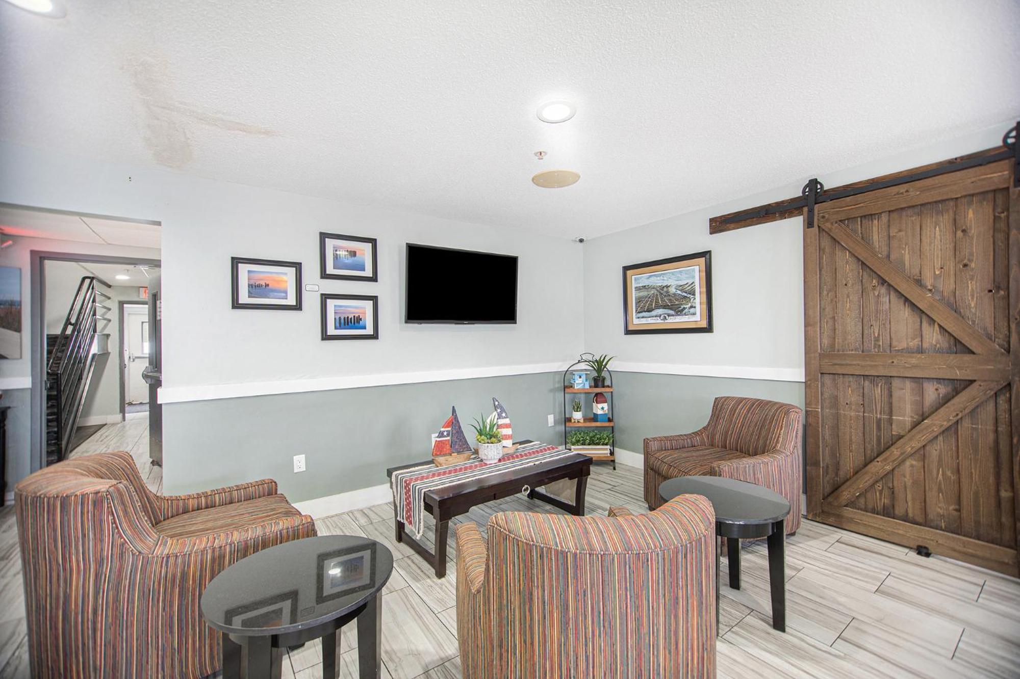 Baymont By Wyndham Grand Haven Motel Exterior photo