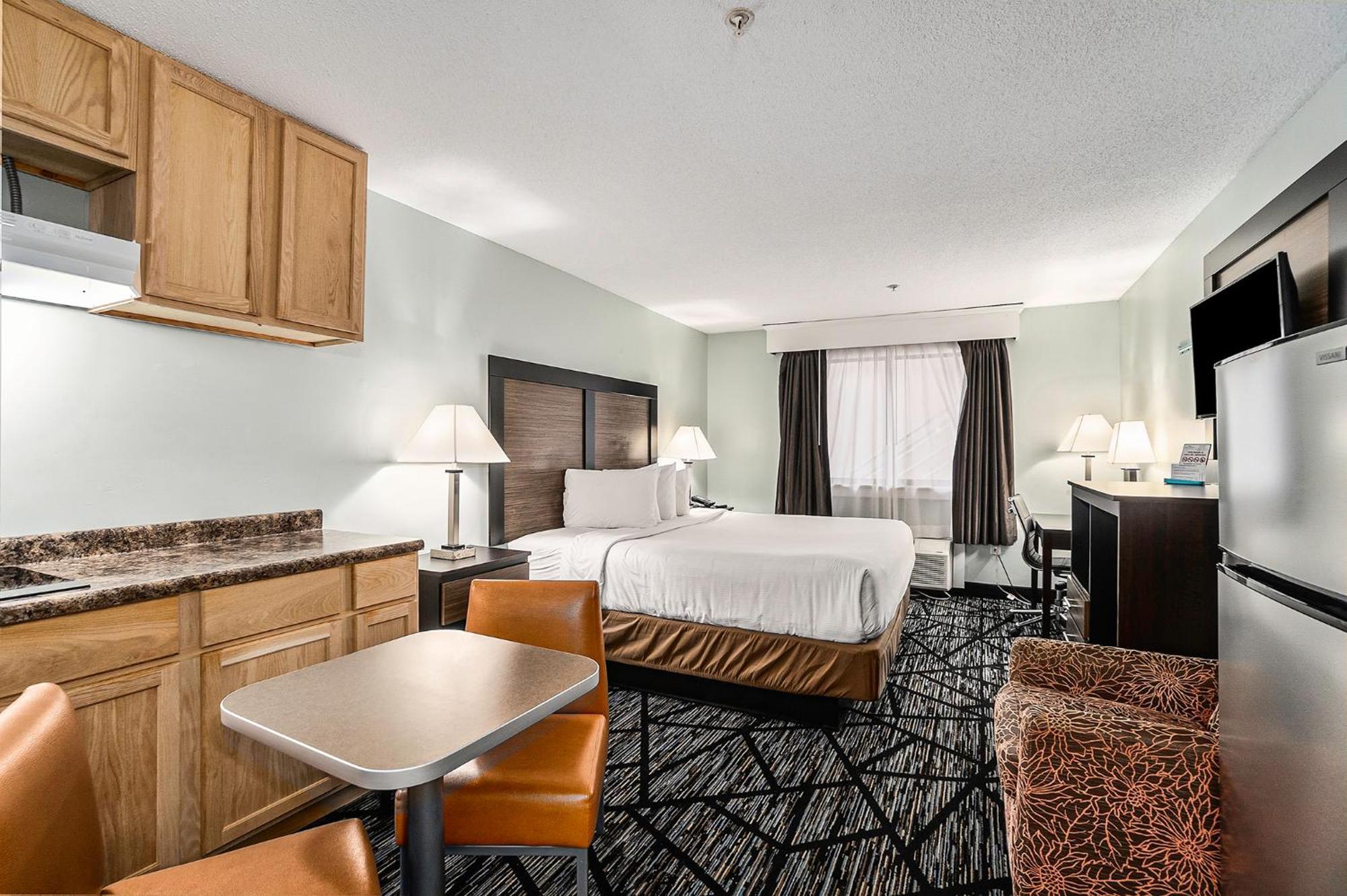 Baymont By Wyndham Grand Haven Motel Exterior photo