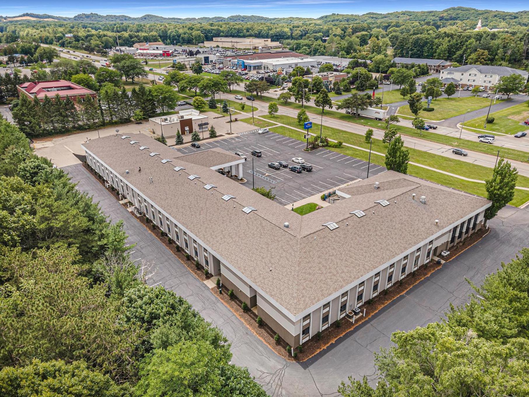 Baymont By Wyndham Grand Haven Motel Exterior photo