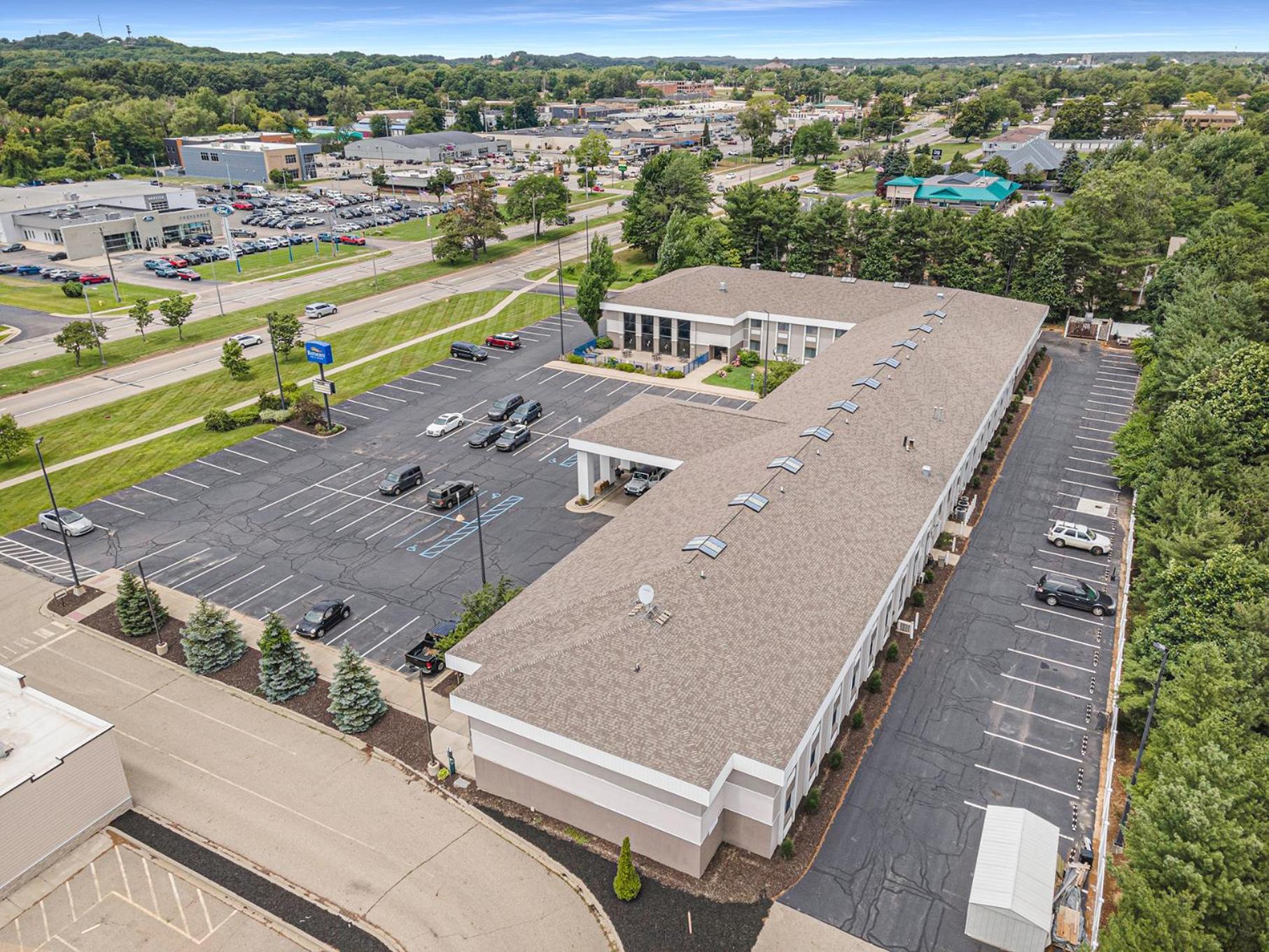 Baymont By Wyndham Grand Haven Motel Exterior photo