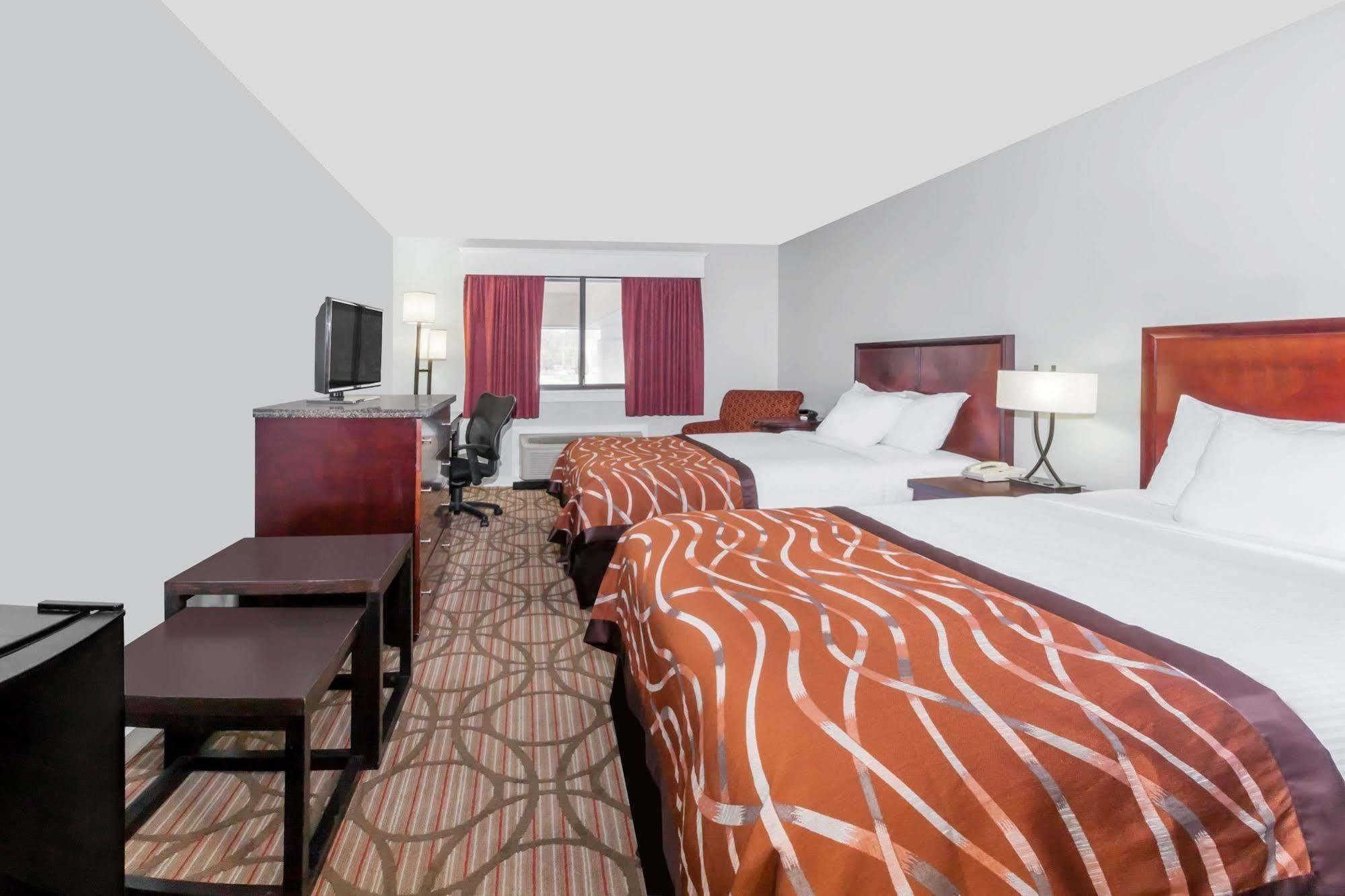 Baymont By Wyndham Grand Haven Motel Exterior photo
